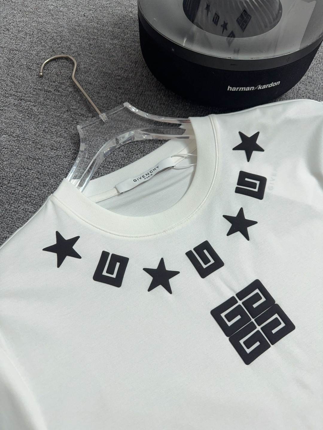 Givenchy Men's Crew Neck T-Shirt with Star Graphic - Lightweight & Breathable 5 cmp i1744075449149 739 0 3