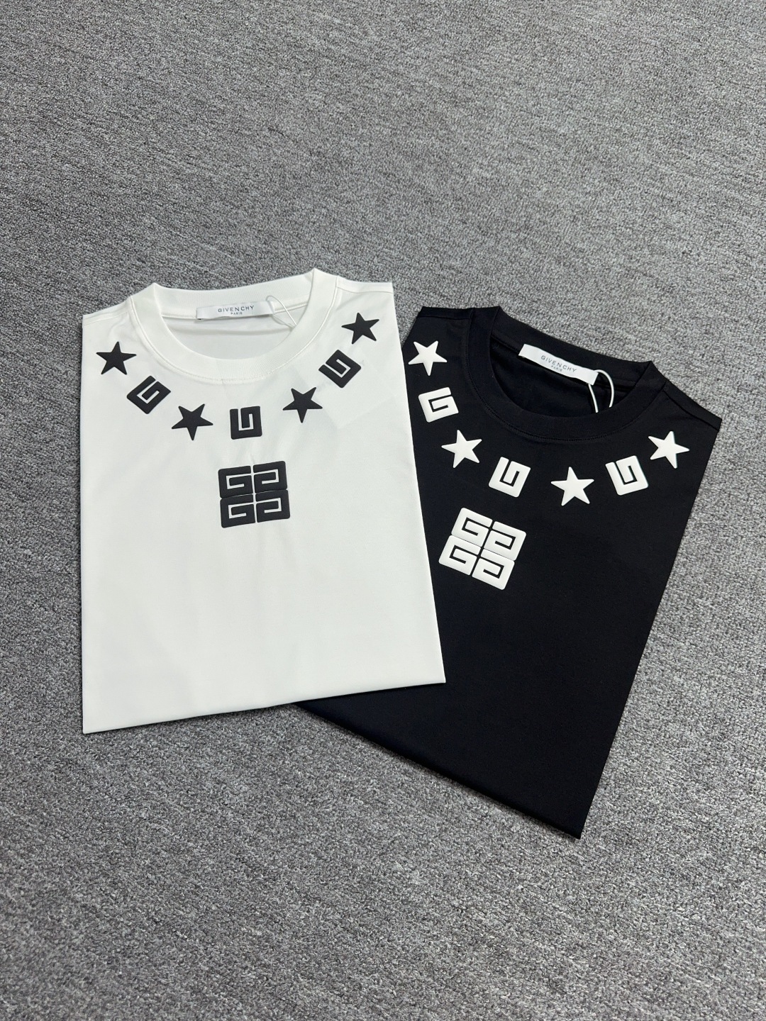 Givenchy Men's Crew Neck T-Shirt with Star Graphic - Lightweight & Breathable 10 cmp i1744075449150 4657 0 8