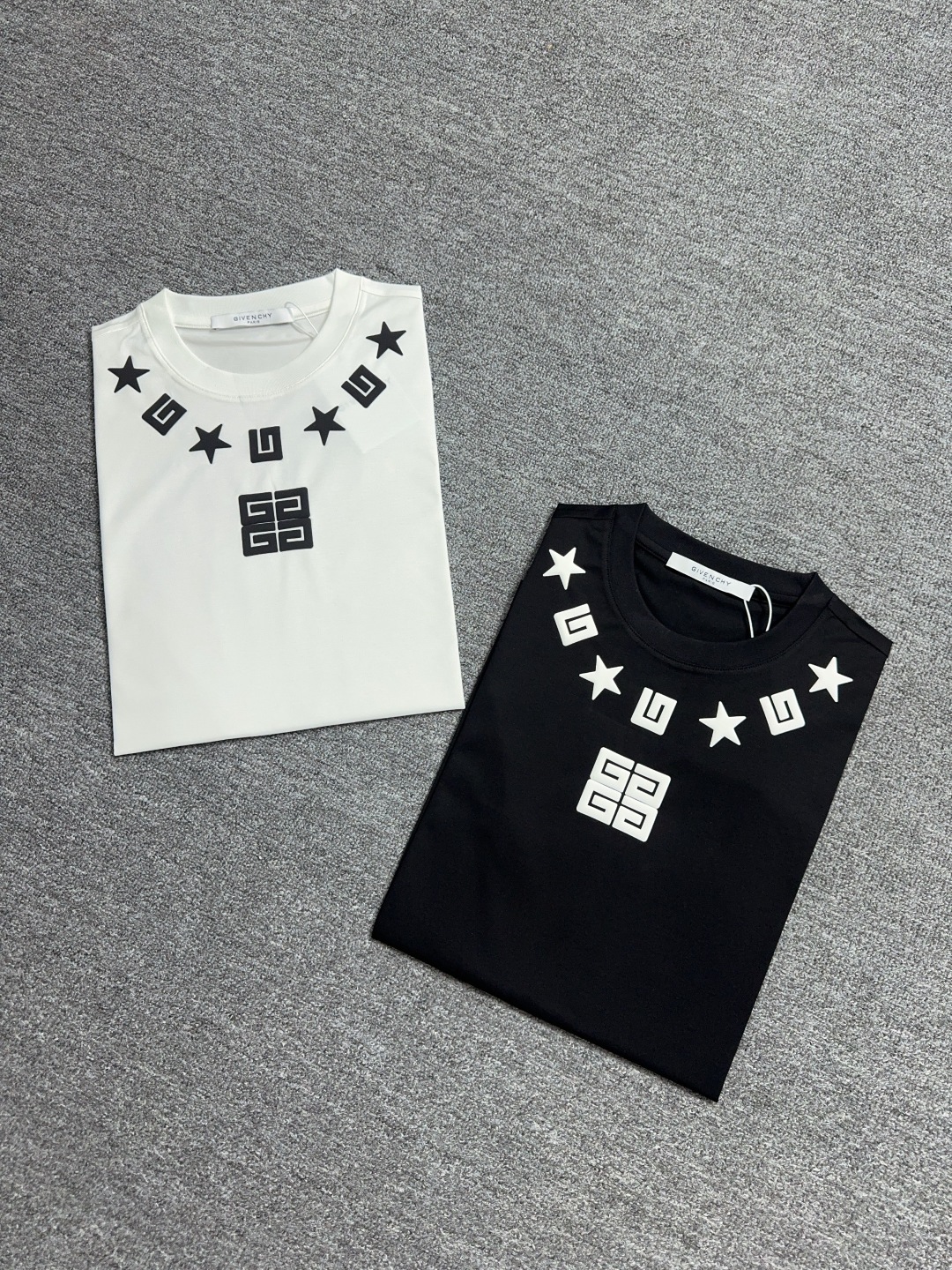 Givenchy Men's Crew Neck T-Shirt with Star Graphic - Lightweight & Breathable 2 cmp i1744075449150 6799 0 0