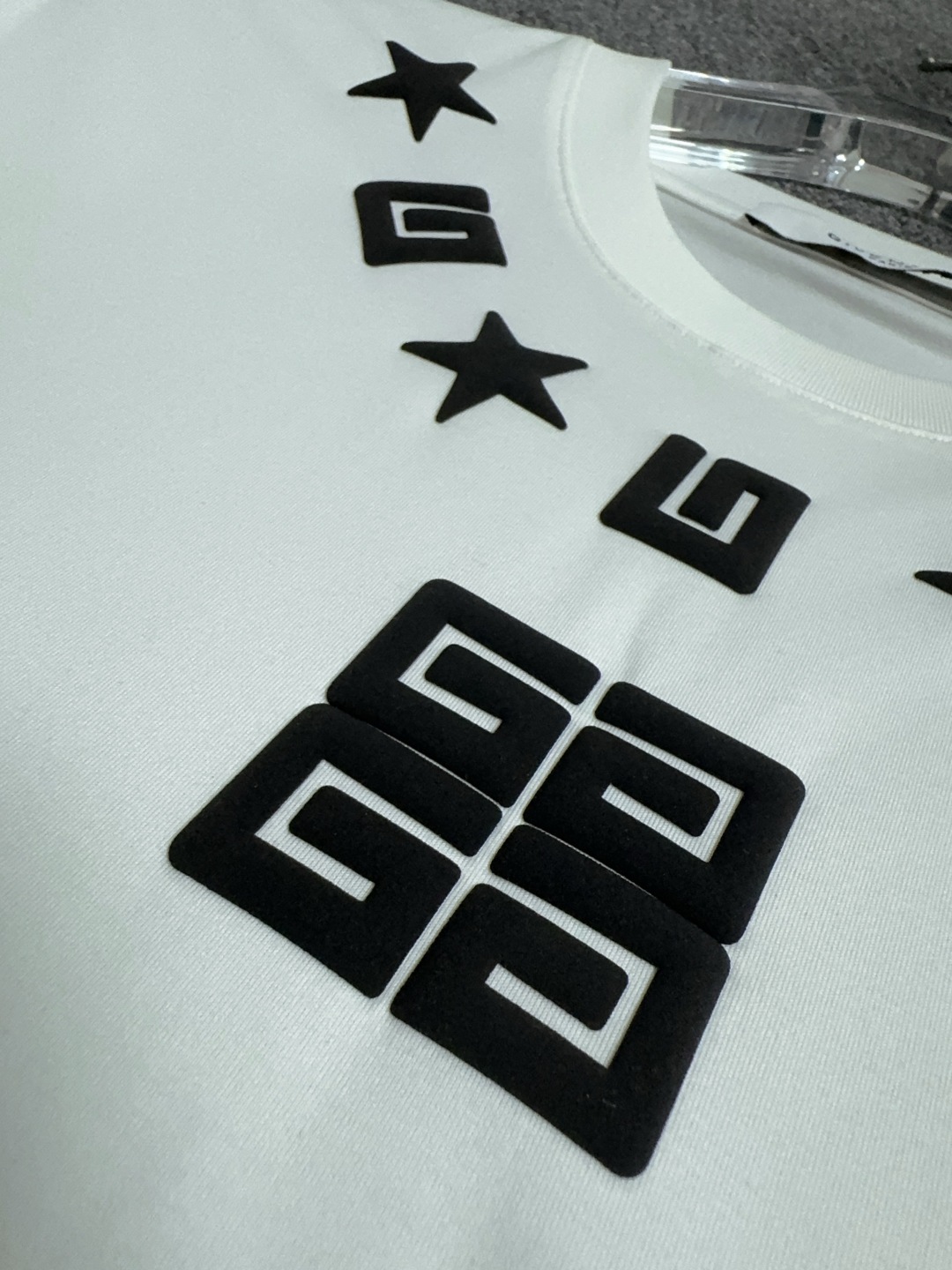 Givenchy Men's Crew Neck T-Shirt with Star Graphic - Lightweight & Breathable 6 cmp i1744075452136 6758 0 4