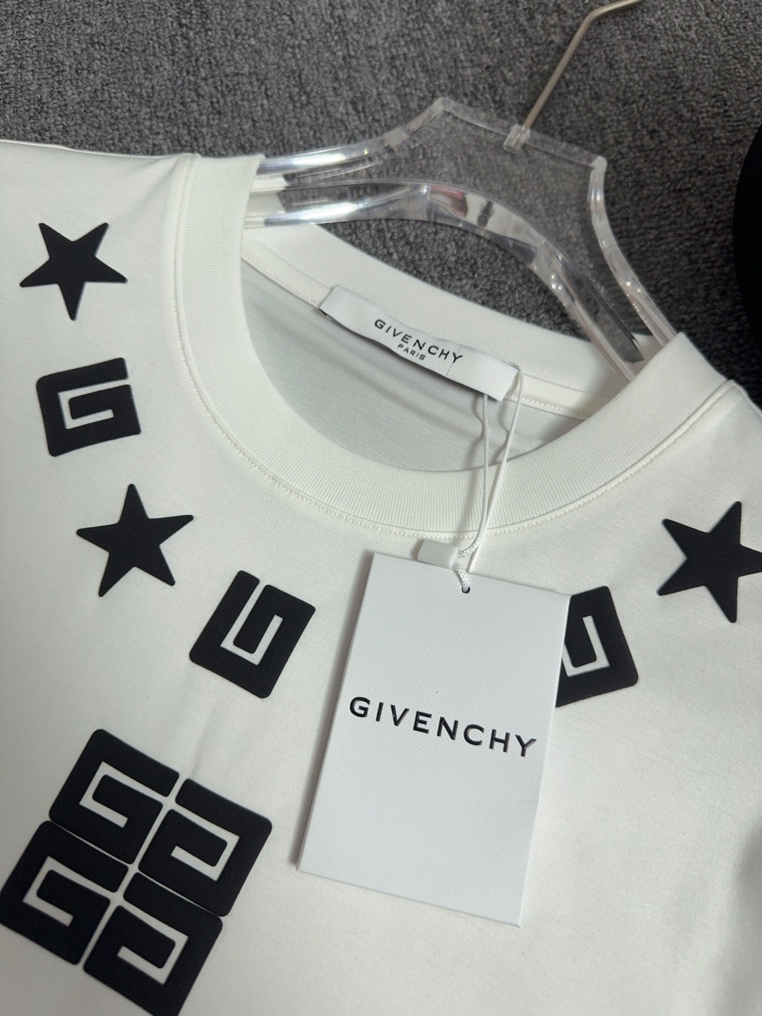 Givenchy Men's Crew Neck T-Shirt with Star Graphic - Lightweight & Breathable 4 cmp i1744075452139 3333 0 2