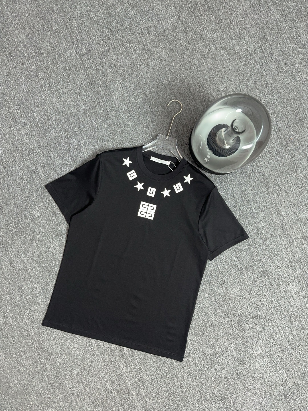 Givenchy Men's Crew Neck T-Shirt with Star Graphic - Lightweight & Breathable 9 cmp i1744075452147 1523 0 7