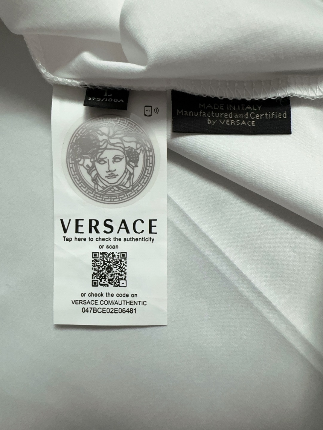 Versace Crystal Medusa Cotton T-Shirt Crew Neck Short Sleeve 7 cmp i1744203095414 3375 0 6
