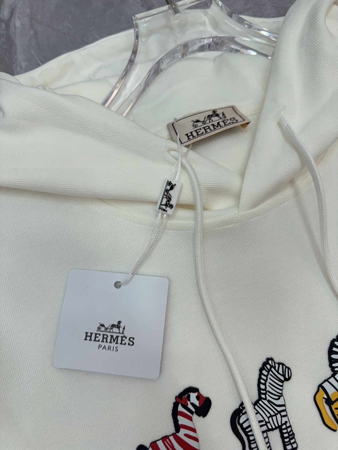 Hermès Paris Embroidered Horse Hoodie - Soft and Comfortable Pullover 5 cmp i1758420861733 6096 0 3