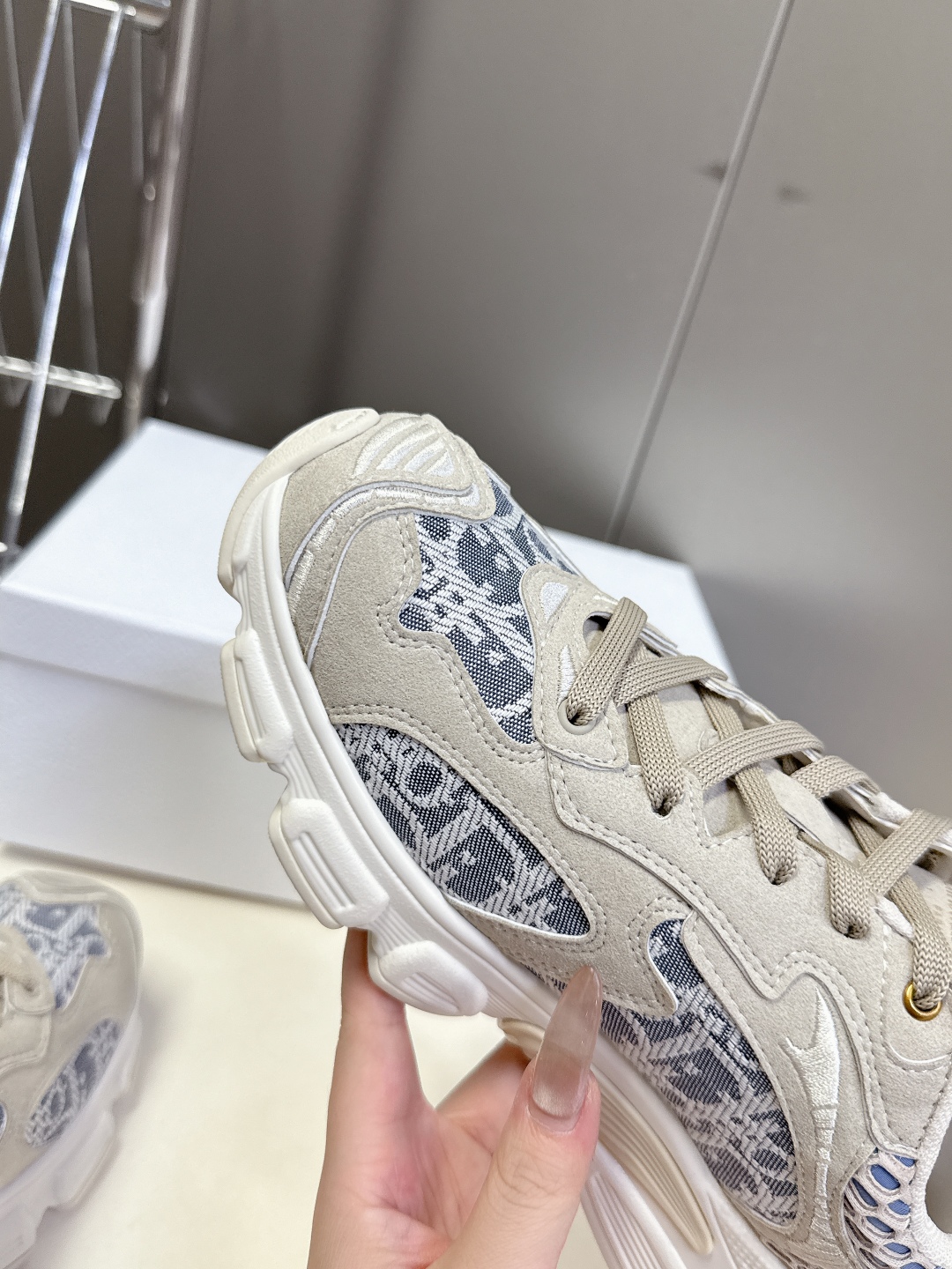  Dior迪奥Chrono系列运动鞋
太古汇RMB9200购入开发 这款Dior chrono运动鞋延续