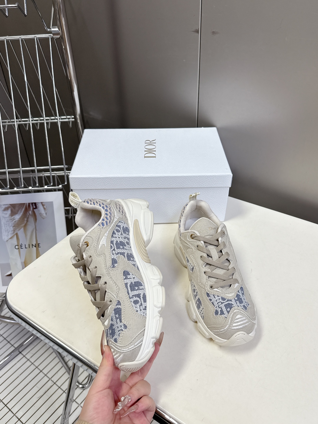  Dior迪奥Chrono系列运动鞋
太古汇RMB9200购入开发 这款Dior chrono运动鞋延续