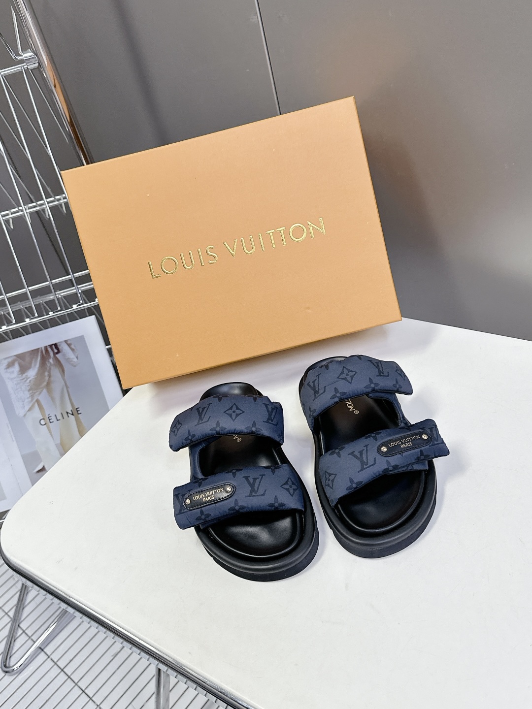  LV 路易威登春夏最新情侣款拖鞋硬货上新🆕

❥BS代购级别！高级感十足！国内外博主刷爆的一款，复古又