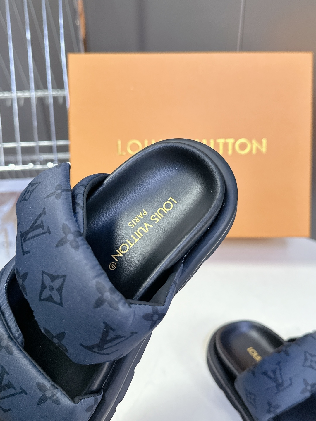  LV 路易威登春夏最新情侣款拖鞋硬货上新🆕

❥BS代购级别！高级感十足！国内外博主刷爆的一款，复古又