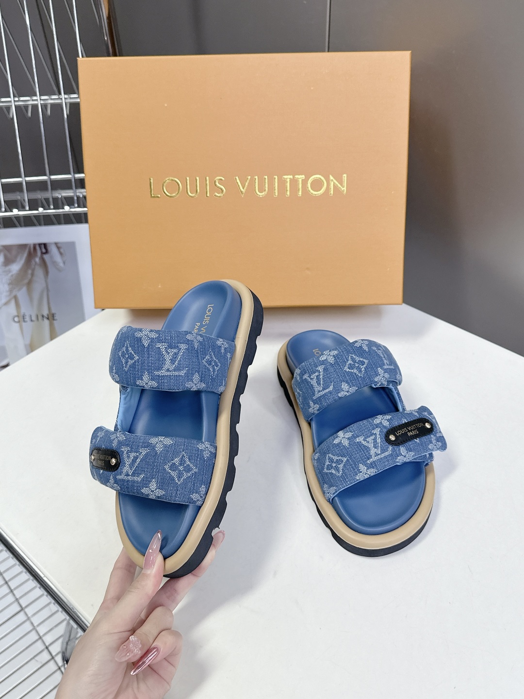  LV 路易威登春夏最新情侣款拖鞋硬货上新🆕

❥BS代购级别！高级感十足！国内外博主刷爆的一款，复古又