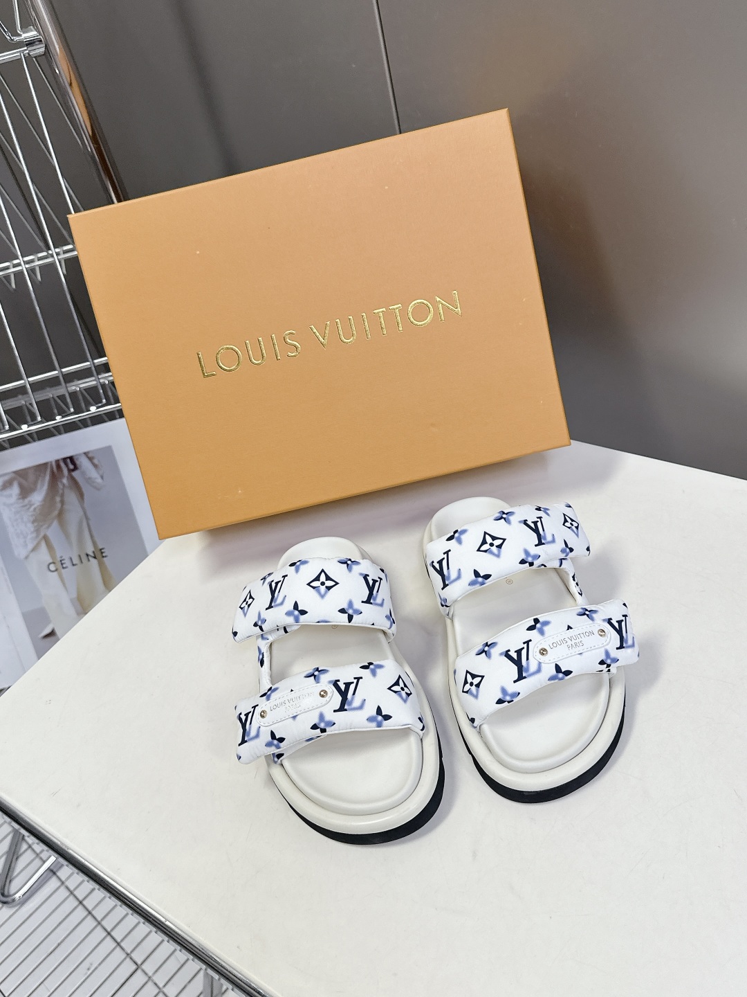  LV 路易威登春夏最新情侣款拖鞋硬货上新🆕

❥BS代购级别！高级感十足！国内外博主刷爆的一款，复古又