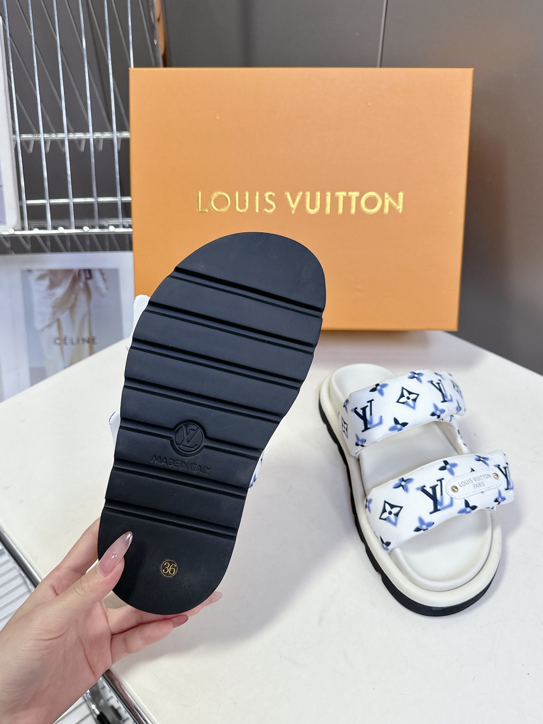  LV 路易威登春夏最新情侣款拖鞋硬货上新🆕

❥BS代购级别！高级感十足！国内外博主刷爆的一款，复古又