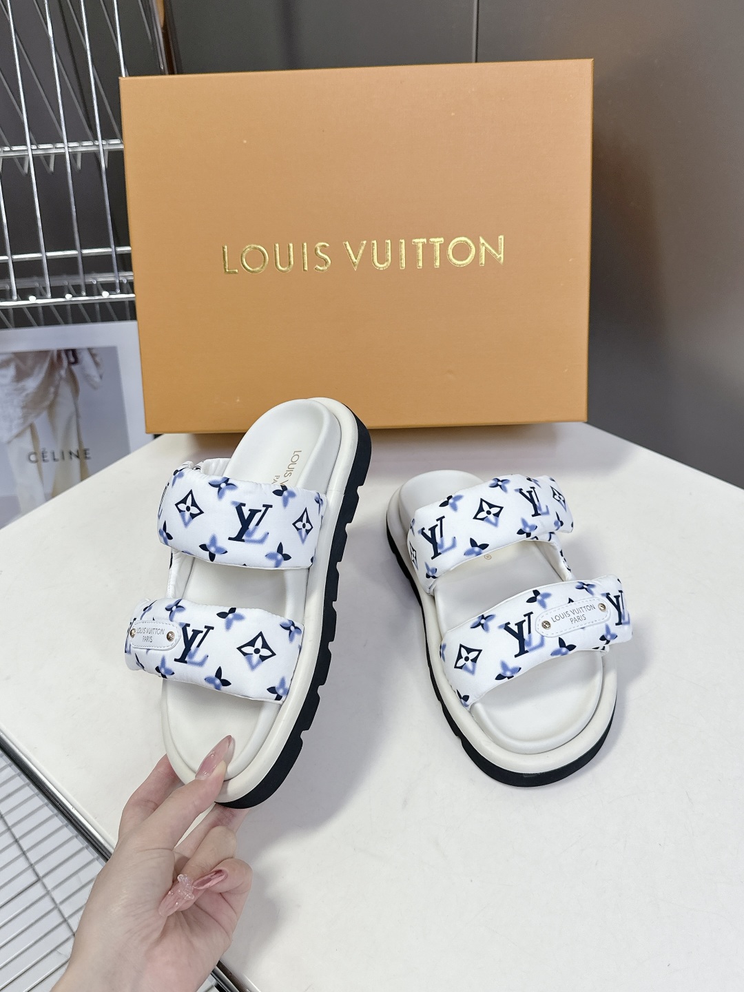  LV 路易威登春夏最新情侣款拖鞋硬货上新🆕

❥BS代购级别！高级感十足！国内外博主刷爆的一款，复古又