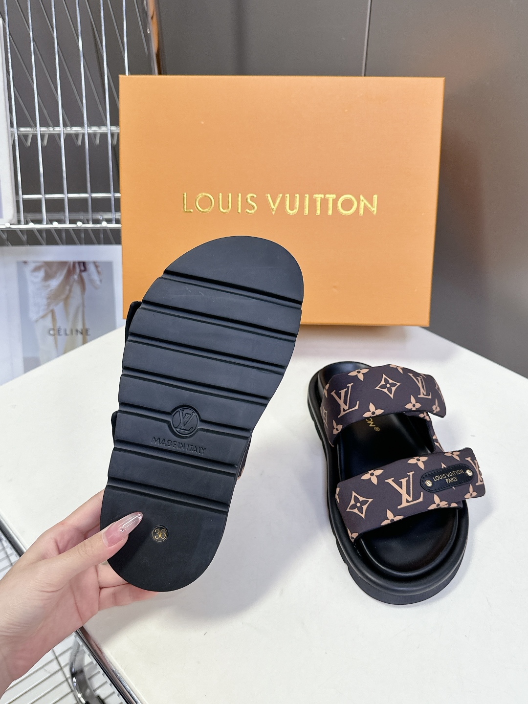  LV 路易威登春夏最新情侣款拖鞋硬货上新🆕

❥BS代购级别！高级感十足！国内外博主刷爆的一款，复古又