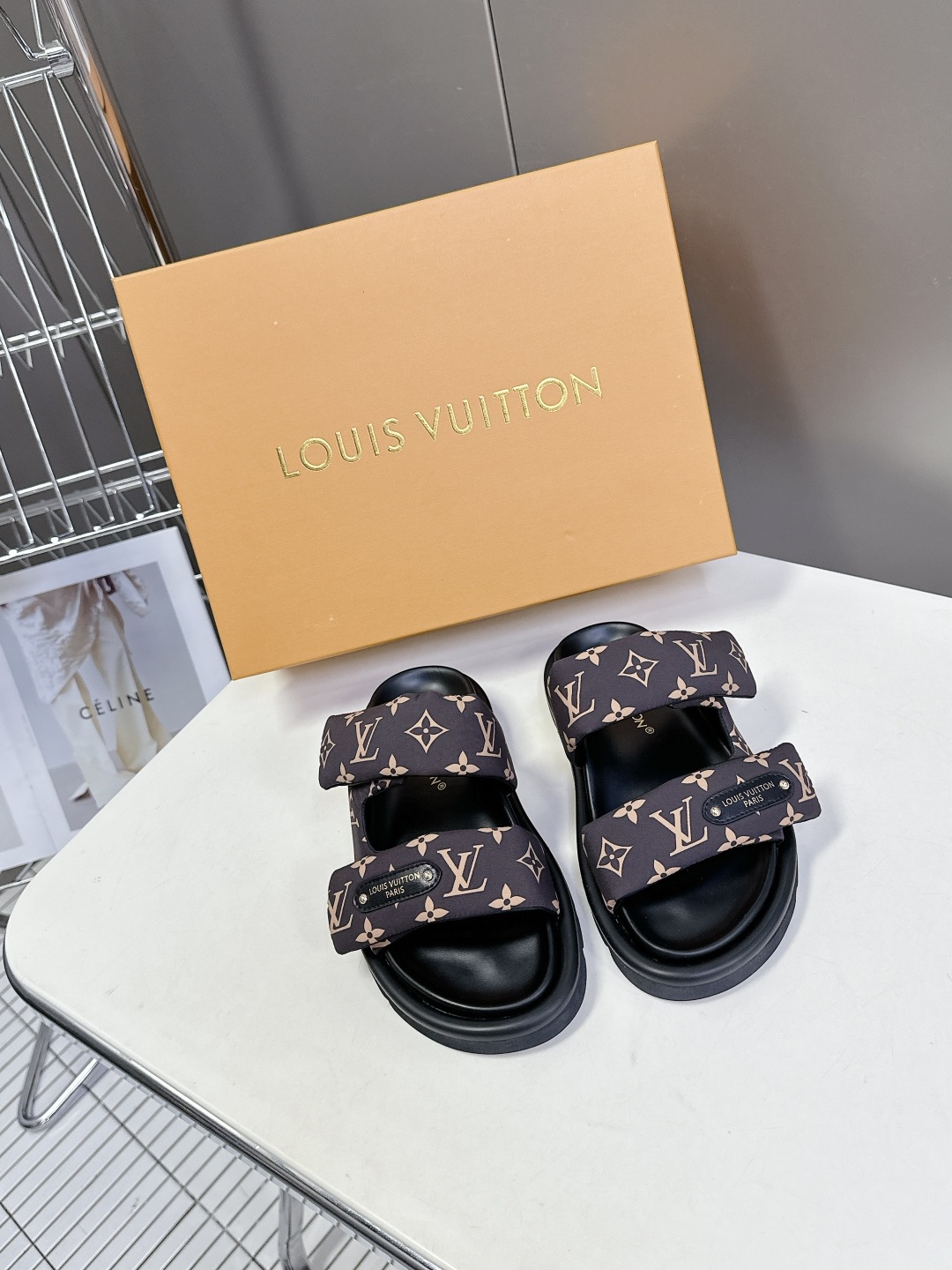  LV 路易威登春夏最新情侣款拖鞋硬货上新🆕

❥BS代购级别！高级感十足！国内外博主刷爆的一款，复古又