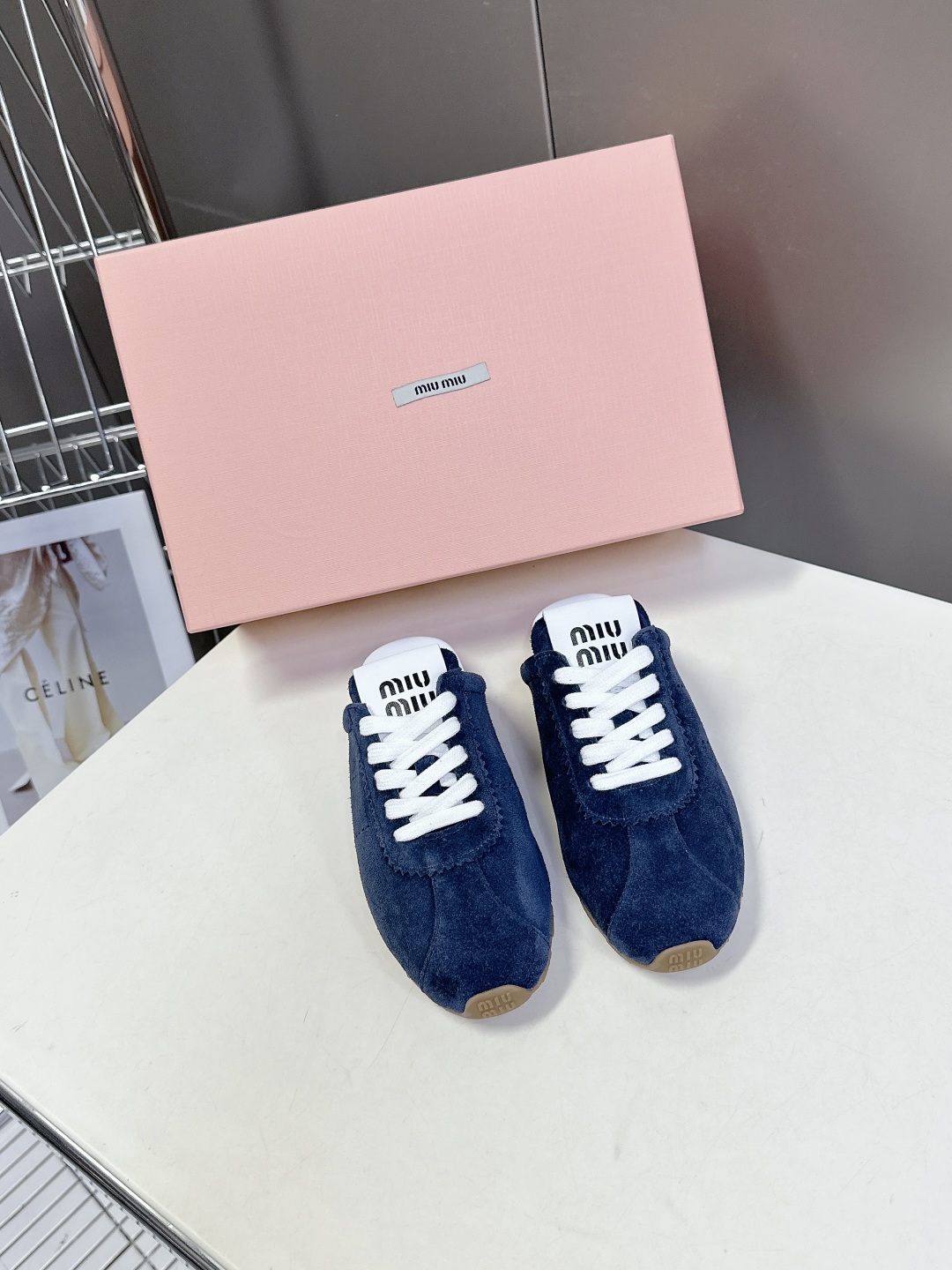  miumiu缪缪春夏最新走秀款半拖 国内外博主刷爆的一款，小红书种草系列，复古又时髦上脚美炸了 简约的