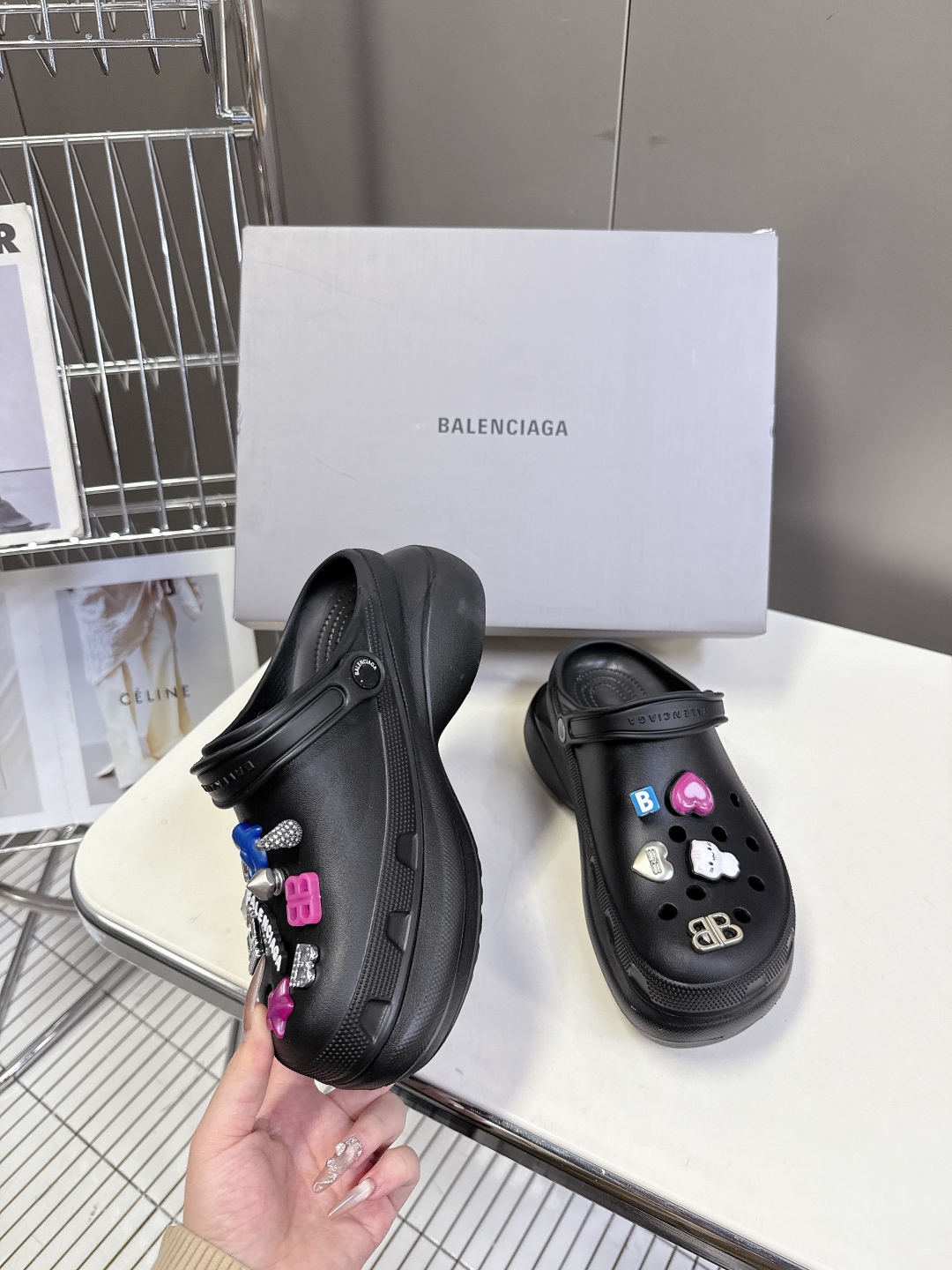 男装➕10 巴黎世家Balenciaga 春夏最新情侣款洞洞鞋，25春季新款黑马单品,海内外时尚博主纷纷