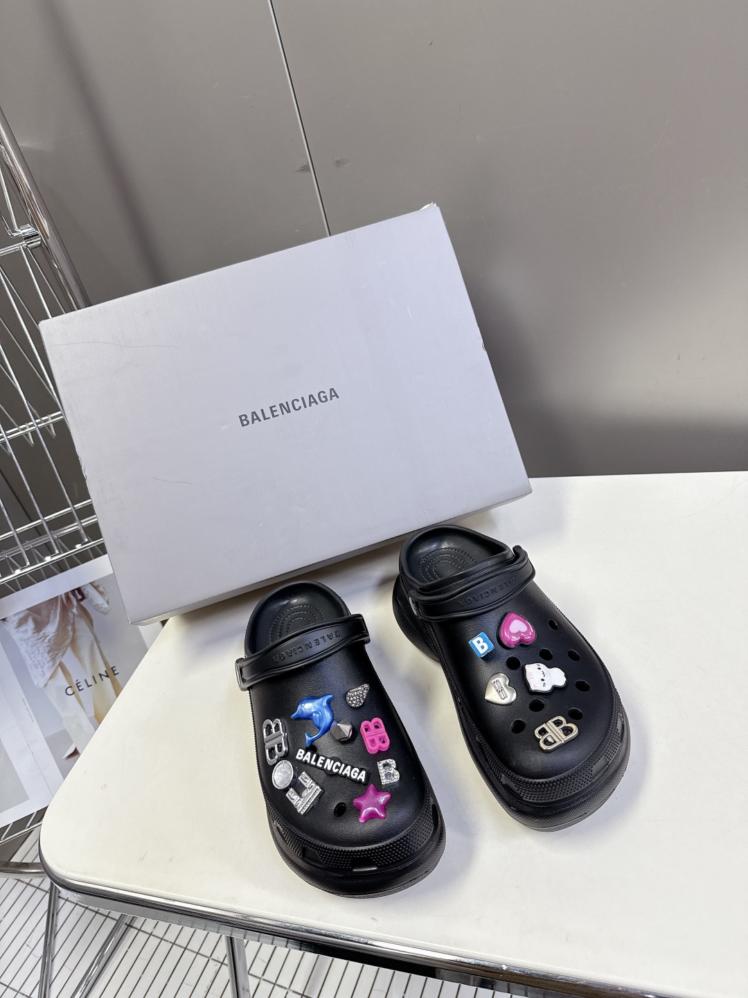 男装➕10 巴黎世家Balenciaga 春夏最新情侣款洞洞鞋，25春季新款黑马单品,海内外时尚博主纷纷