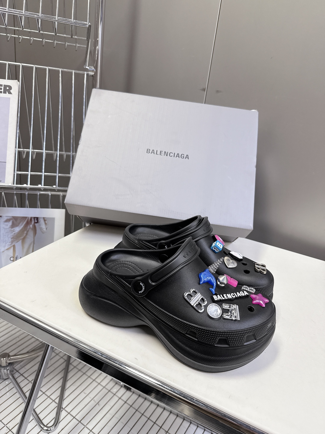 男装➕10 巴黎世家Balenciaga 春夏最新情侣款洞洞鞋，25春季新款黑马单品,海内外时尚博主纷纷