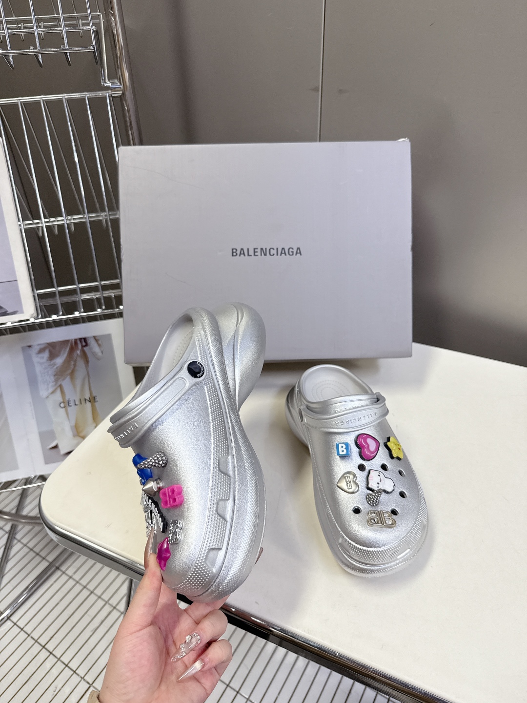 男装➕10 巴黎世家Balenciaga 春夏最新情侣款洞洞鞋，25春季新款黑马单品,海内外时尚博主纷纷