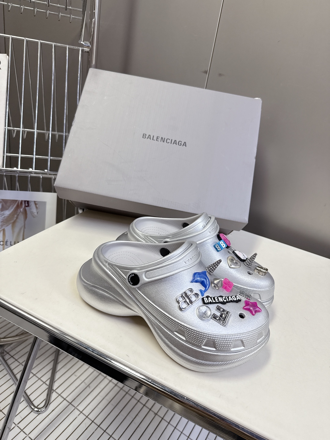 男装➕10 巴黎世家Balenciaga 春夏最新情侣款洞洞鞋，25春季新款黑马单品,海内外时尚博主纷纷