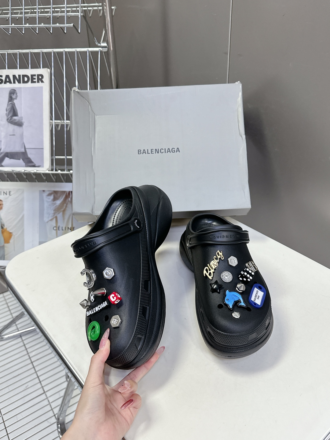 男装➕10 巴黎世家Balenciaga 春夏最新情侣款洞洞鞋，25春季新款黑马单品,海内外时尚博主纷纷