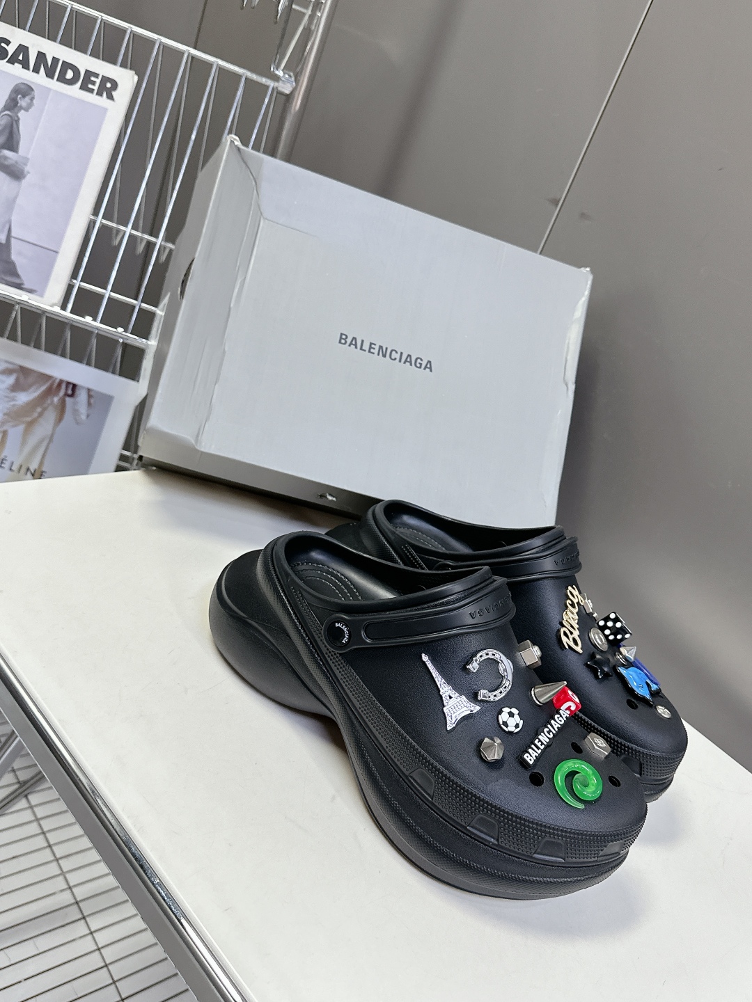 男装➕10 巴黎世家Balenciaga 春夏最新情侣款洞洞鞋，25春季新款黑马单品,海内外时尚博主纷纷