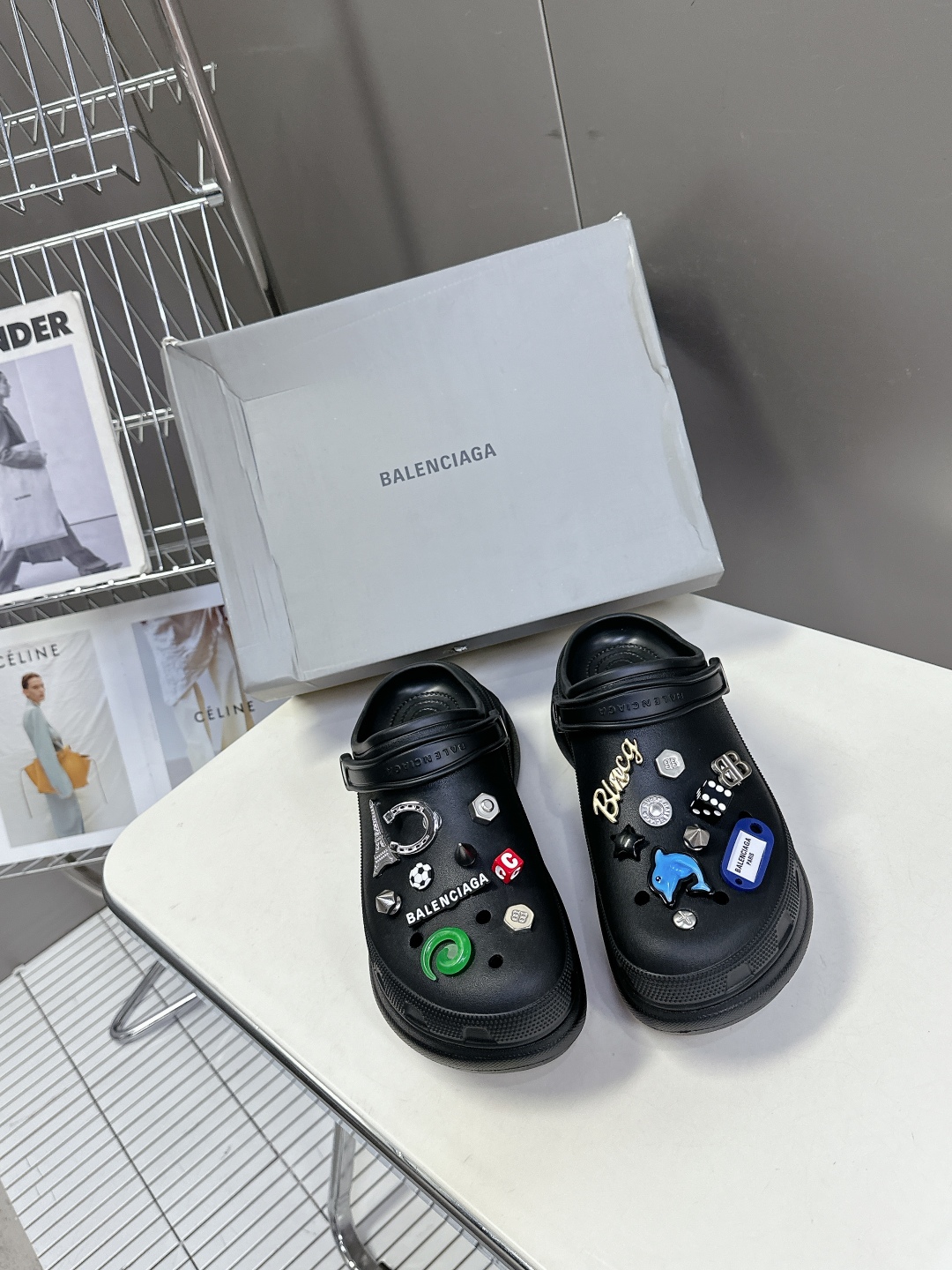 男装➕10 巴黎世家Balenciaga 春夏最新情侣款洞洞鞋，25春季新款黑马单品,海内外时尚博主纷纷
