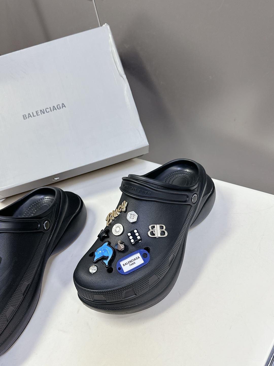 男装➕10 巴黎世家Balenciaga 春夏最新情侣款洞洞鞋，25春季新款黑马单品,海内外时尚博主纷纷