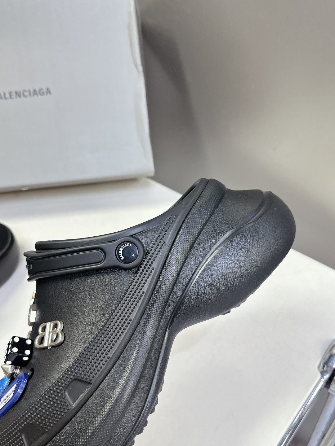 男装➕10 巴黎世家Balenciaga 春夏最新情侣款洞洞鞋，25春季新款黑马单品,海内外时尚博主纷纷