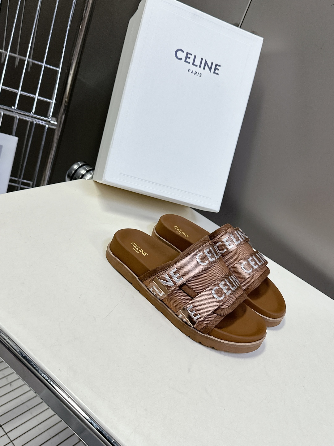  【CELINE】思琳代级别 春夏新品凯旋门复古罗马凉鞋拖鞋  进出专柜无压力，重工版，拒绝一眼假low