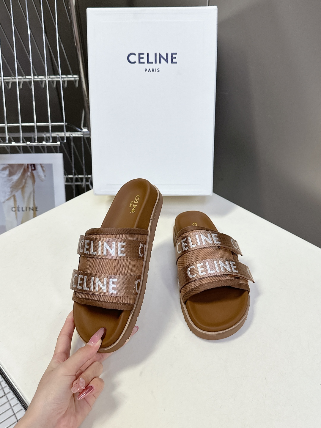  【CELINE】思琳代级别 春夏新品凯旋门复古罗马凉鞋拖鞋  进出专柜无压力，重工版，拒绝一眼假low