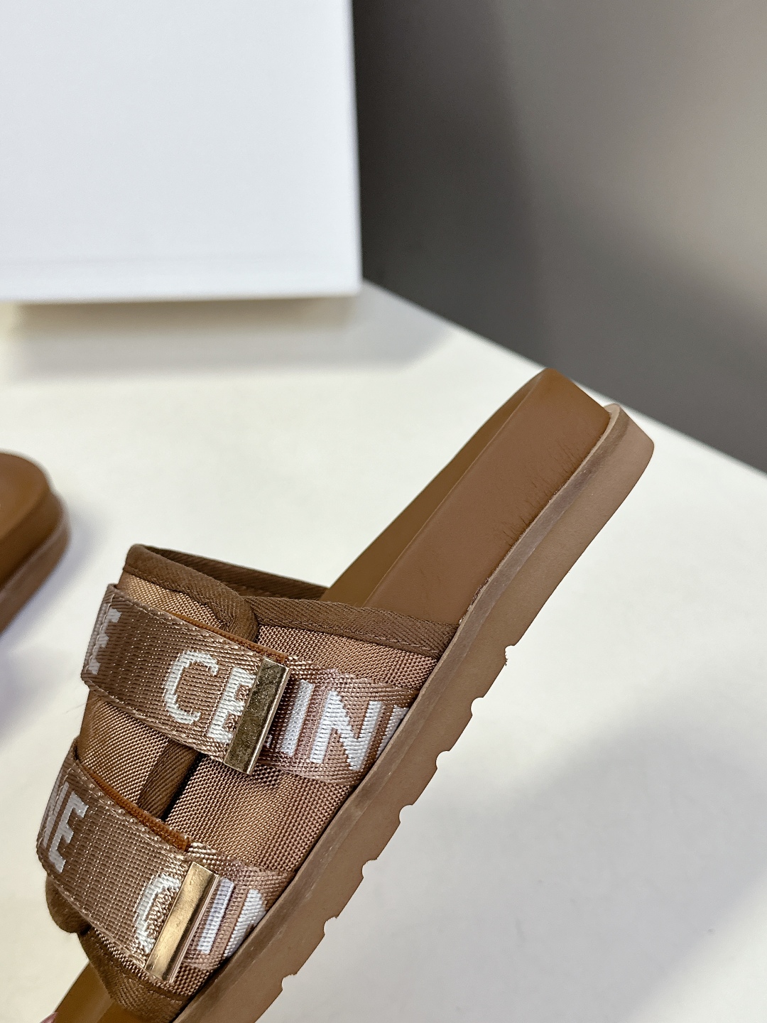  【CELINE】思琳代级别 春夏新品凯旋门复古罗马凉鞋拖鞋  进出专柜无压力，重工版，拒绝一眼假low