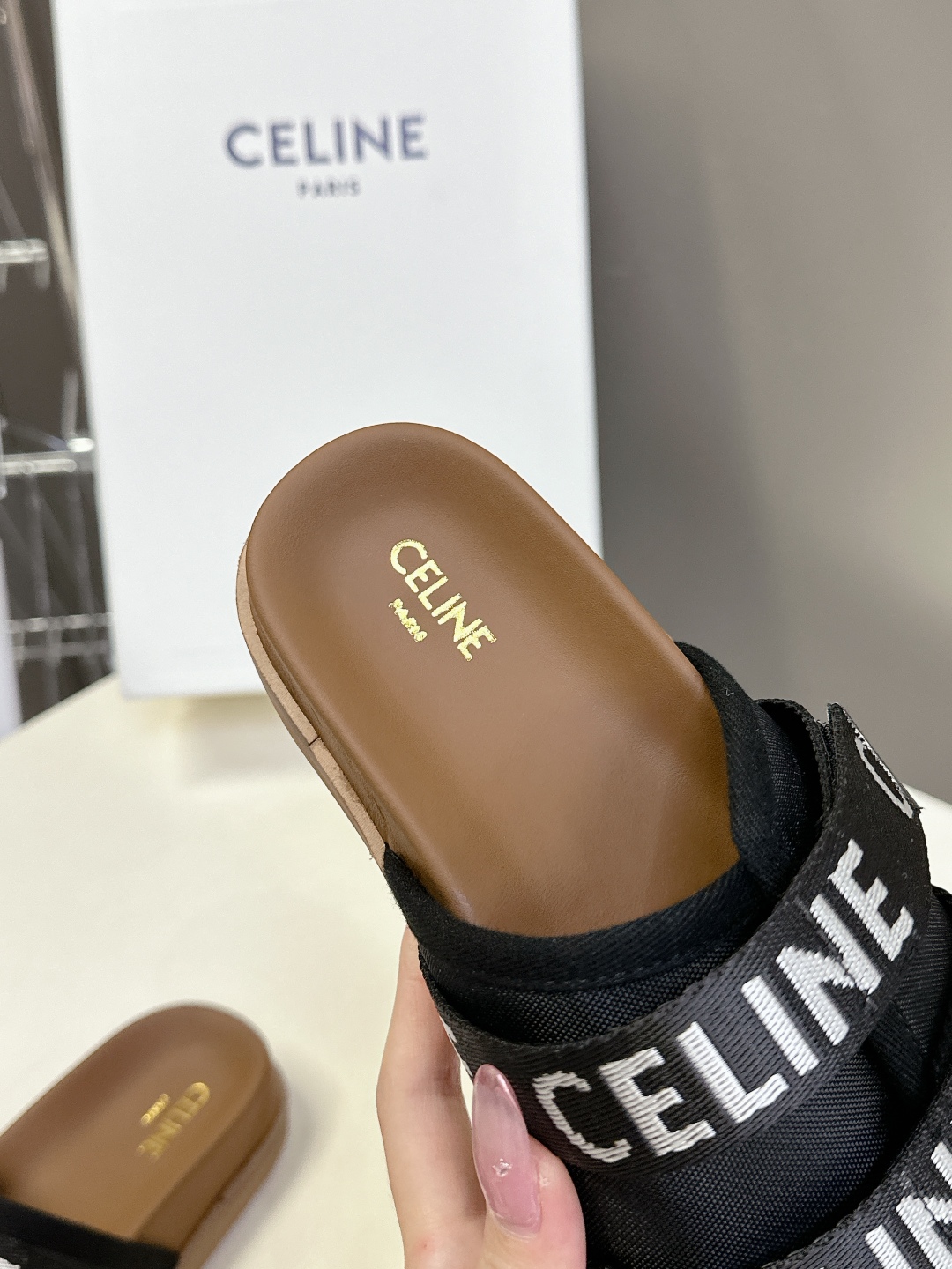  【CELINE】思琳代级别 春夏新品凯旋门复古罗马凉鞋拖鞋  进出专柜无压力，重工版，拒绝一眼假low