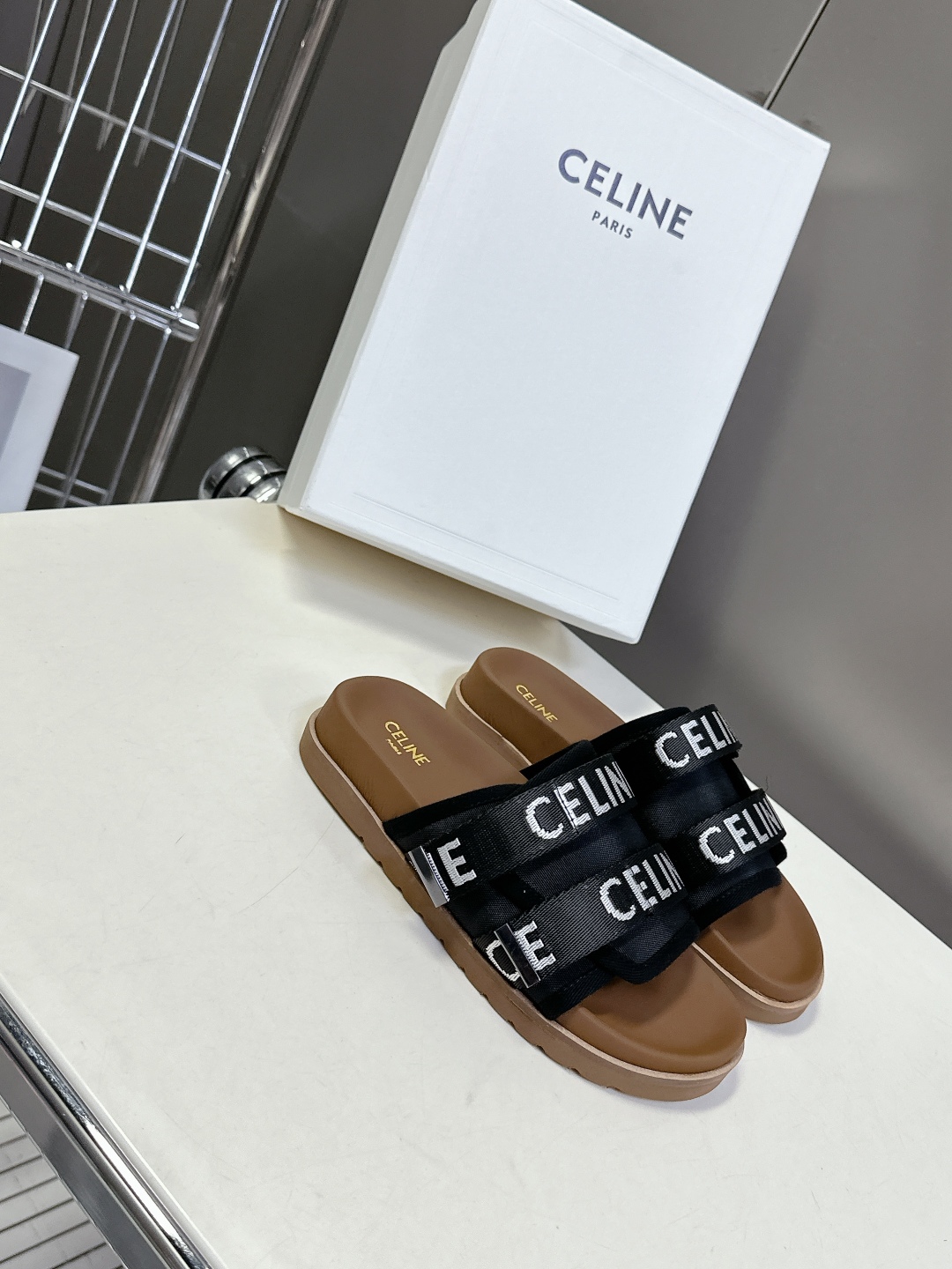  【CELINE】思琳代级别 春夏新品凯旋门复古罗马凉鞋拖鞋  进出专柜无压力，重工版，拒绝一眼假low