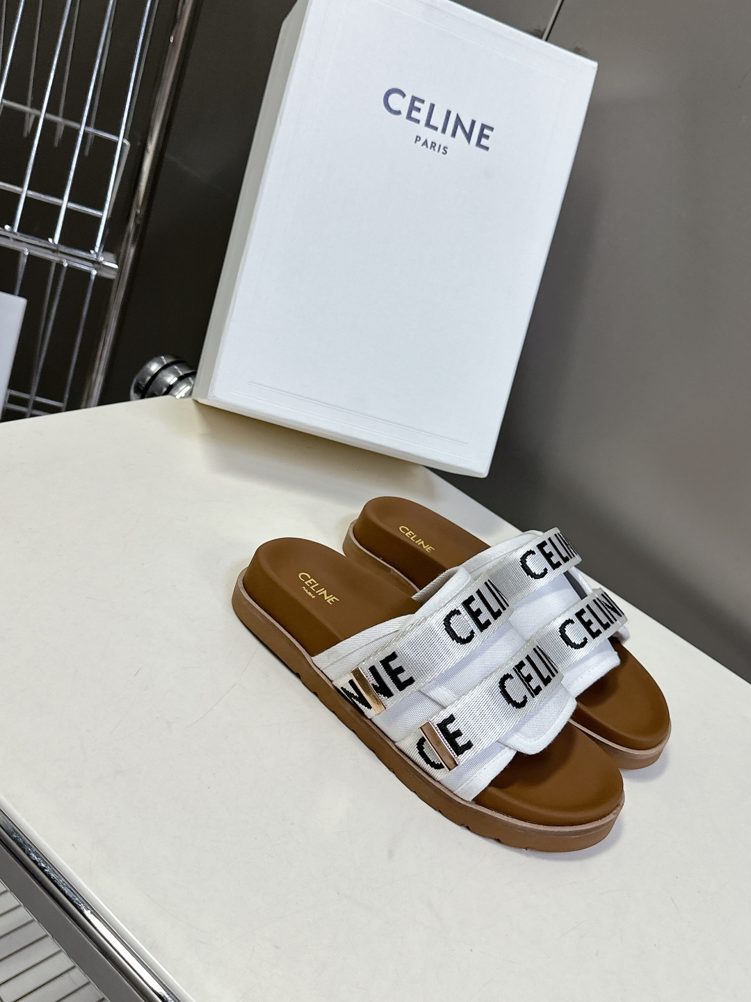  【CELINE】思琳代级别 春夏新品凯旋门复古罗马凉鞋拖鞋  进出专柜无压力，重工版，拒绝一眼假low