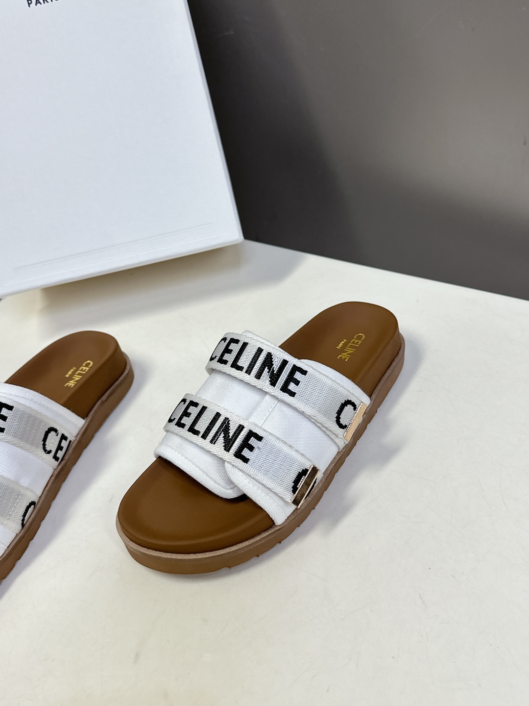  【CELINE】思琳代级别 春夏新品凯旋门复古罗马凉鞋拖鞋  进出专柜无压力，重工版，拒绝一眼假low