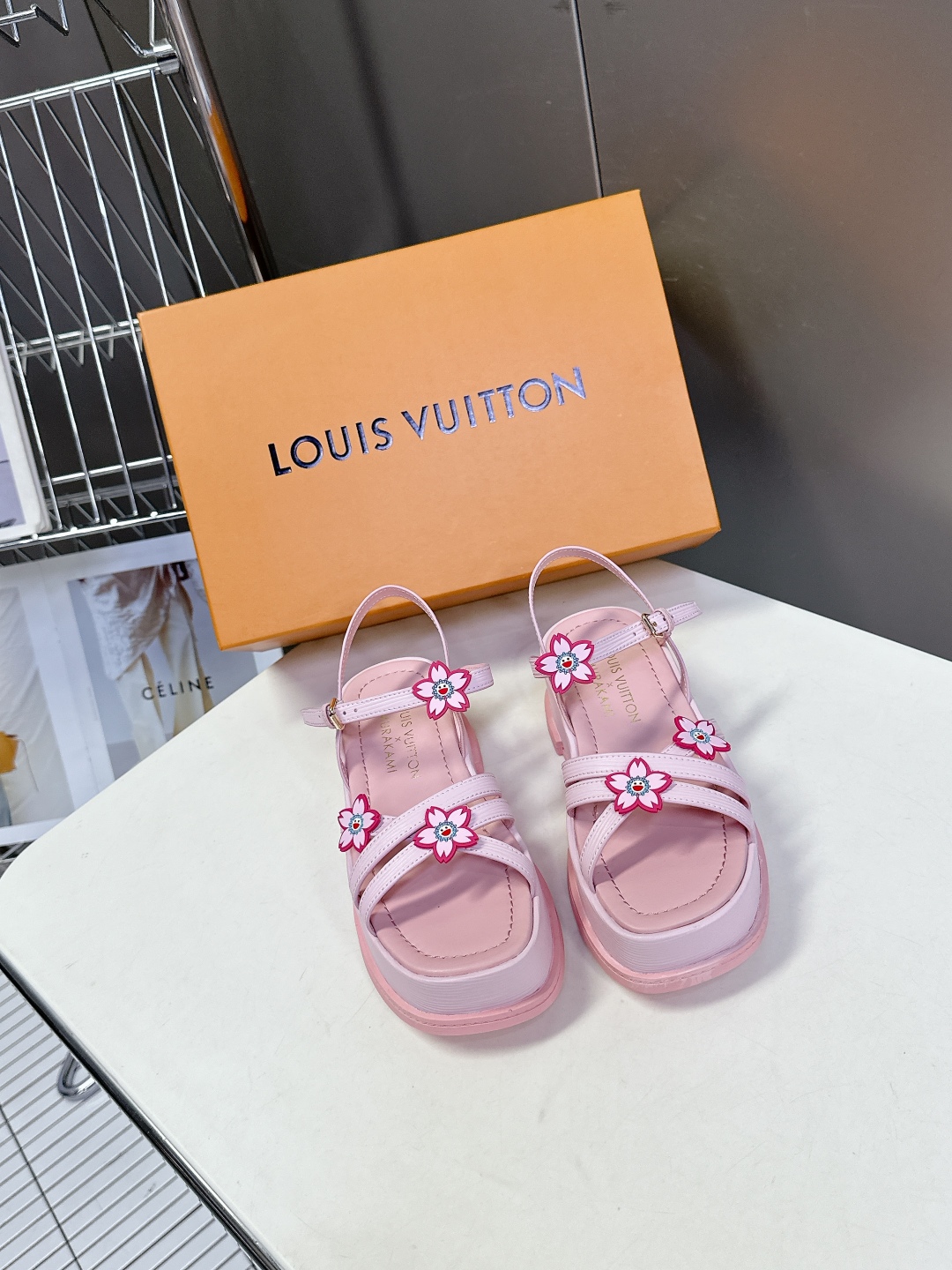  Louis Vuitton 路易威登 MAYA FLATFORM凉鞋✖️村上隆️联名款
    本款 