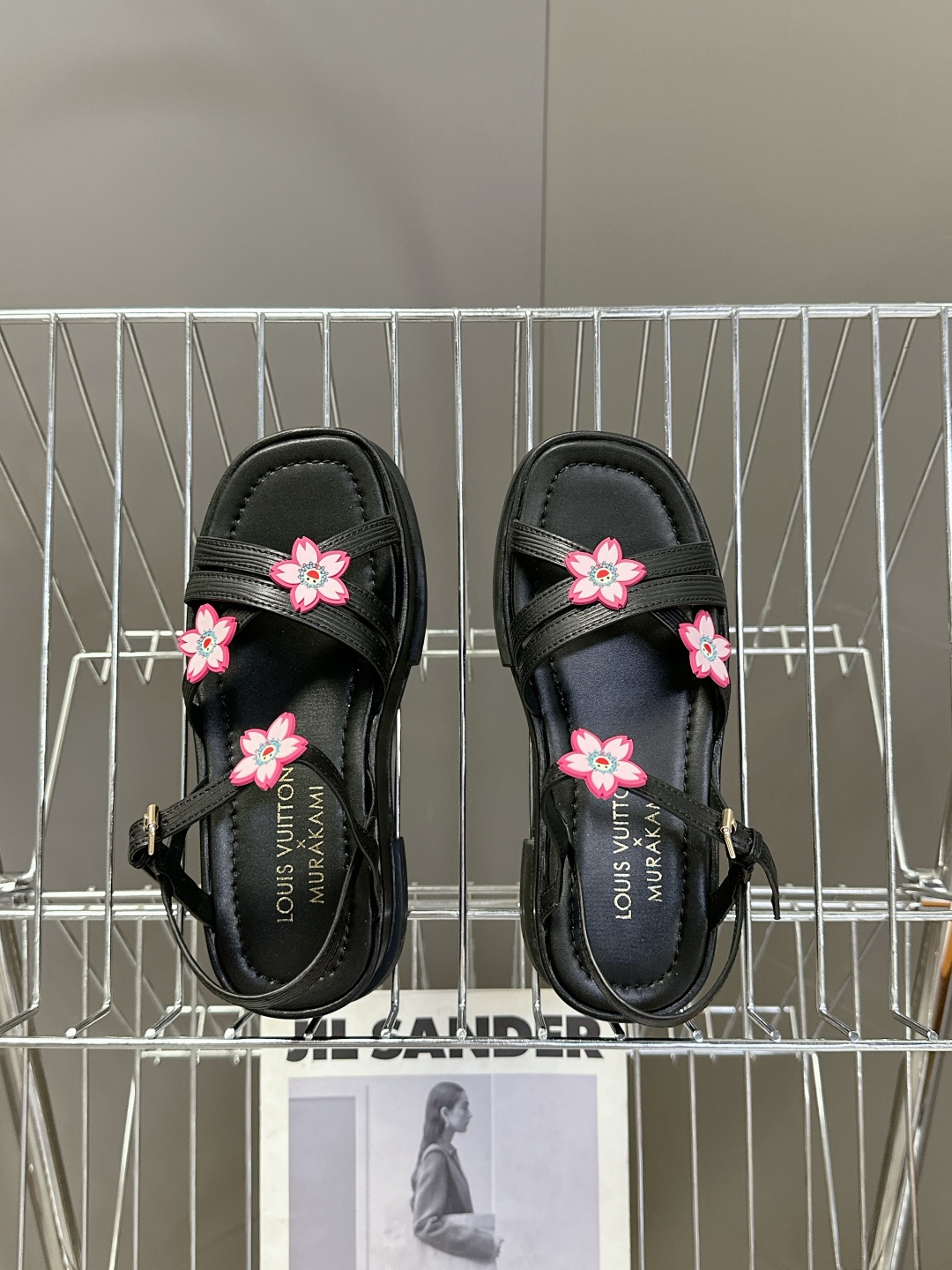  Louis Vuitton 路易威登 MAYA FLATFORM凉鞋✖️村上隆️联名款
    本款 