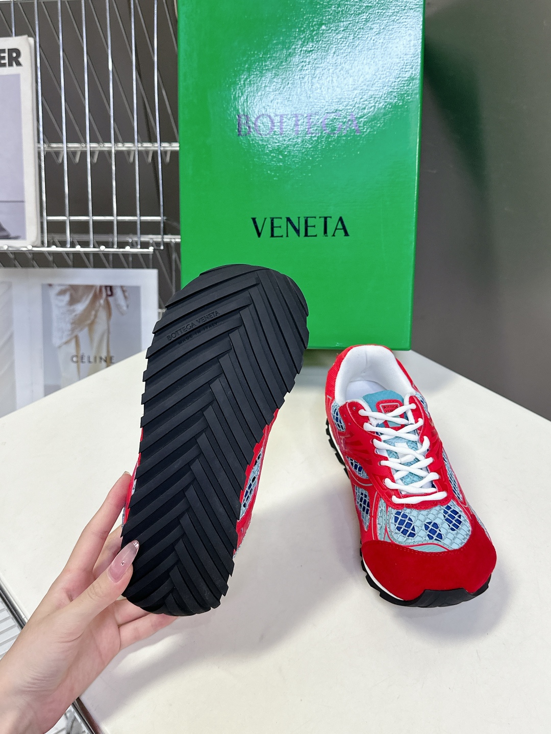  Bottega Veneta Orbit运动鞋 王一博 同款 情侣款老爹鞋
Runner运动鞋，采用轻