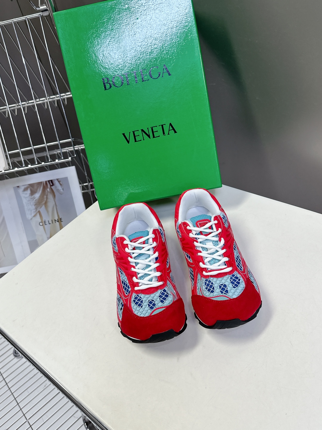  Bottega Veneta Orbit运动鞋 王一博 同款 情侣款老爹鞋
Runner运动鞋，采用轻