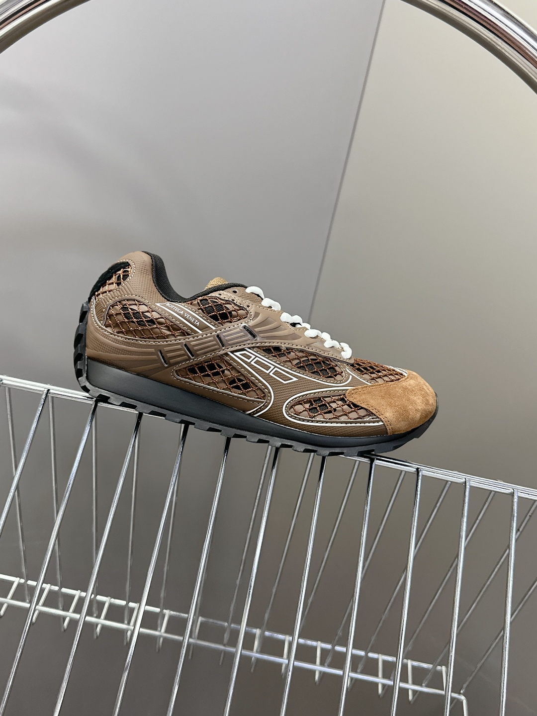  Bottega Veneta Orbit运动鞋 王一博 同款 情侣款老爹鞋
Runner运动鞋，采用轻