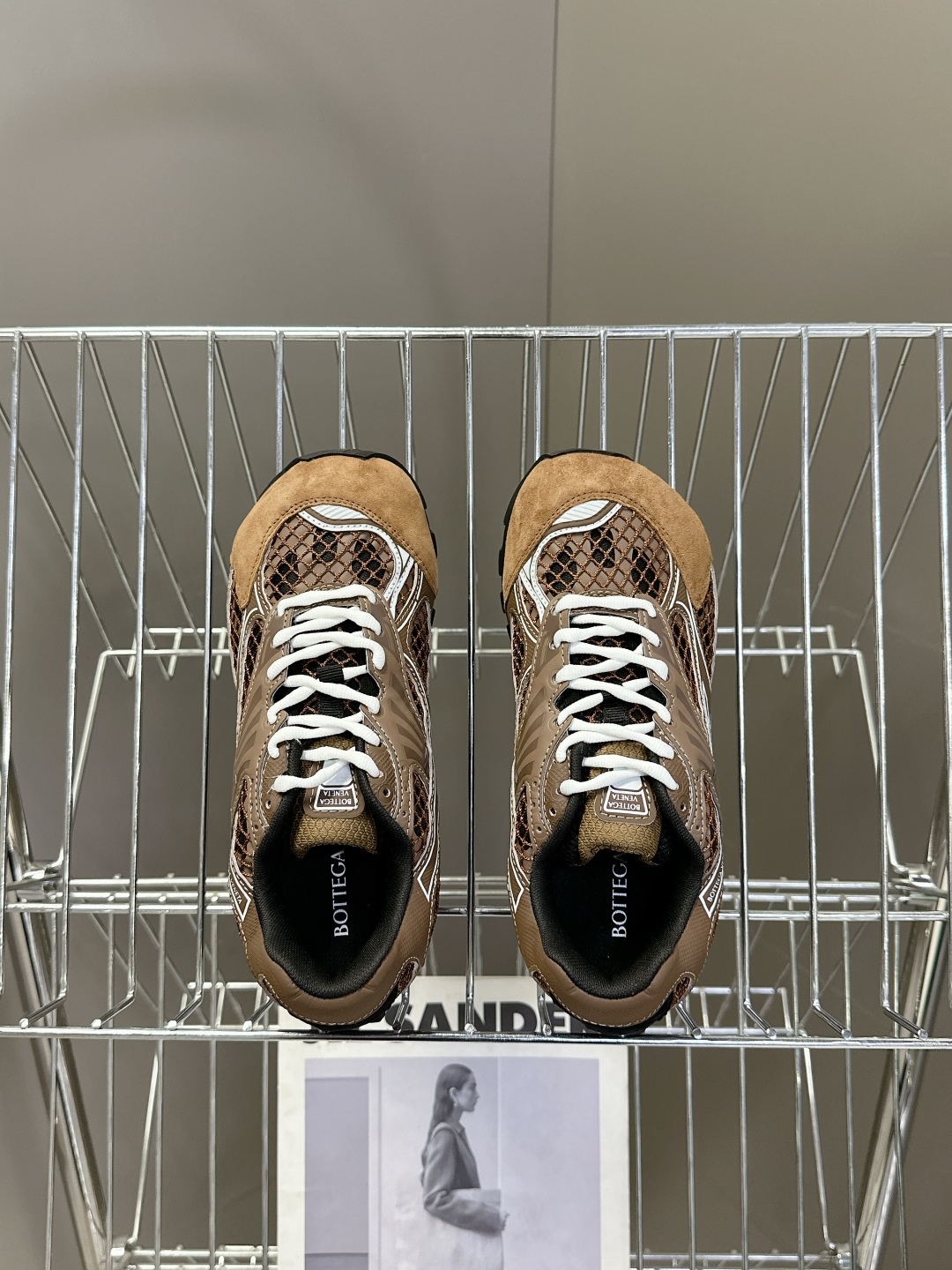  Bottega Veneta Orbit运动鞋 王一博 同款 情侣款老爹鞋
Runner运动鞋，采用轻