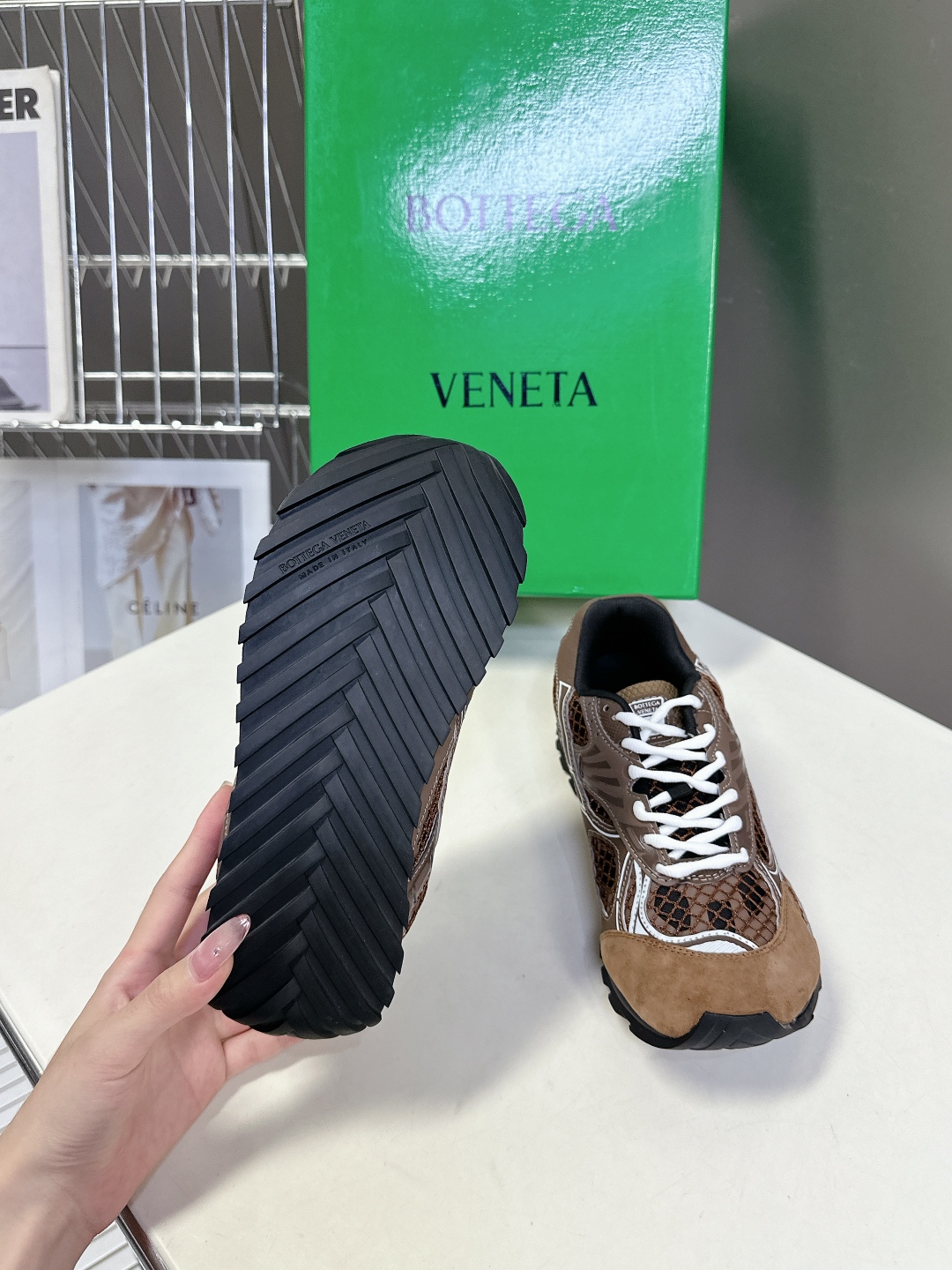  Bottega Veneta Orbit运动鞋 王一博 同款 情侣款老爹鞋
Runner运动鞋，采用轻