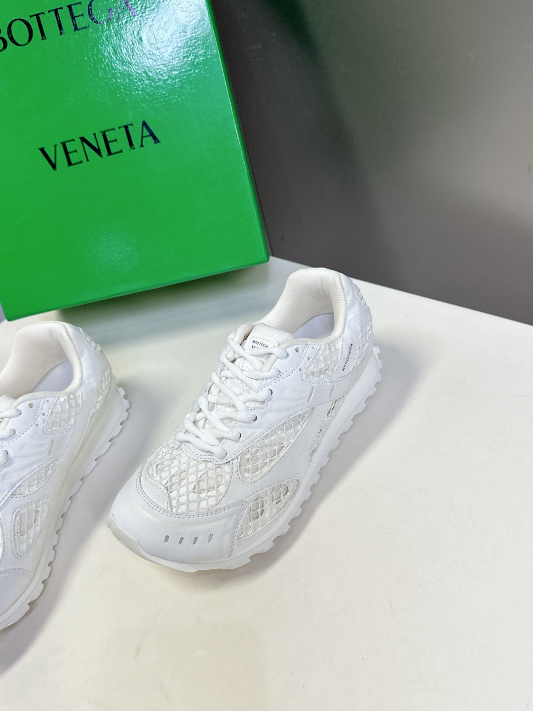  Bottega Veneta Orbit运动鞋 王一博 同款 情侣款老爹鞋
Runner运动鞋，采用轻