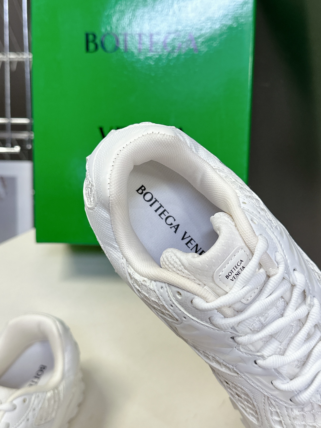  Bottega Veneta Orbit运动鞋 王一博 同款 情侣款老爹鞋
Runner运动鞋，采用轻