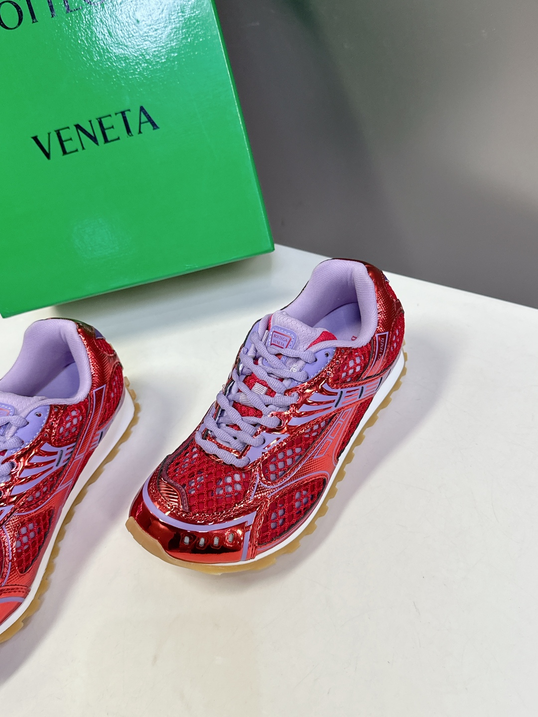  Bottega Veneta Orbit运动鞋 王一博 同款 情侣款老爹鞋
Runner运动鞋，采用轻