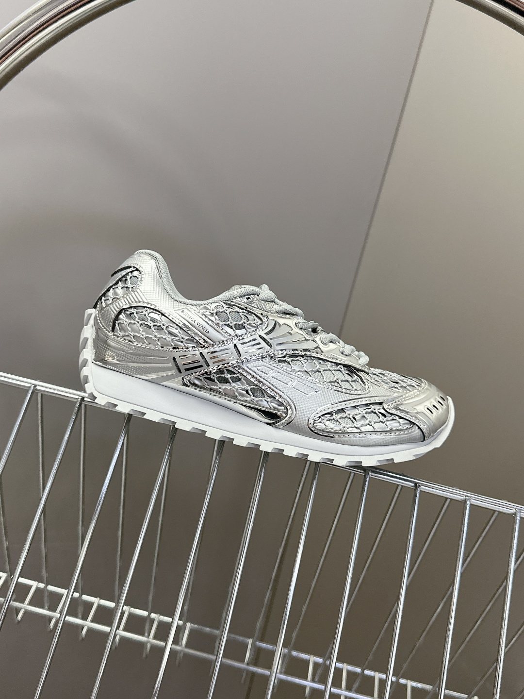  Bottega Veneta Orbit运动鞋 王一博 同款 情侣款老爹鞋
Runner运动鞋，采用轻