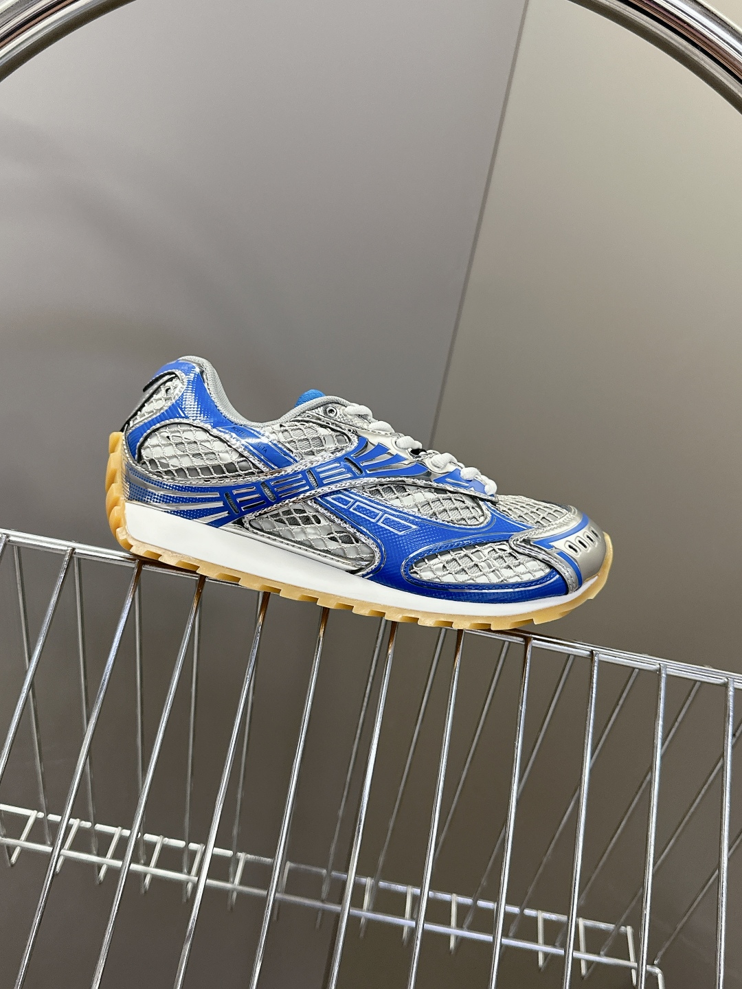  Bottega Veneta Orbit运动鞋 王一博 同款 情侣款老爹鞋
Runner运动鞋，采用轻