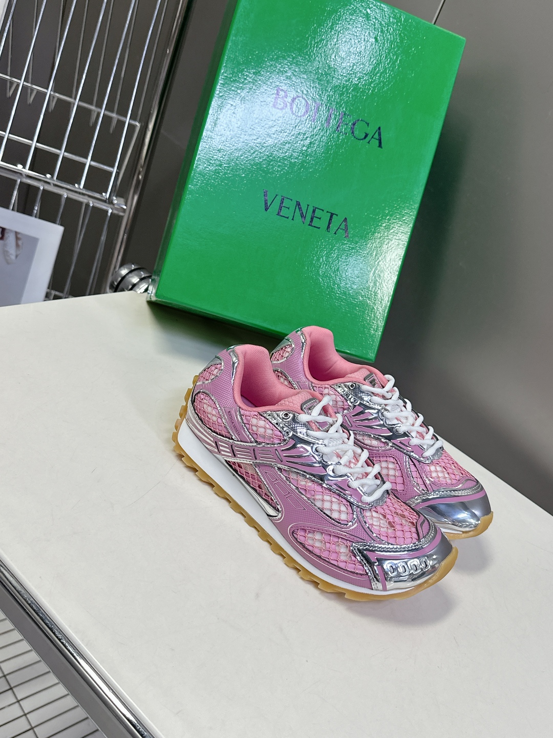 Bottega Veneta Orbit运动鞋 王一博 同款 情侣款老爹鞋
Runner运动鞋，采用轻