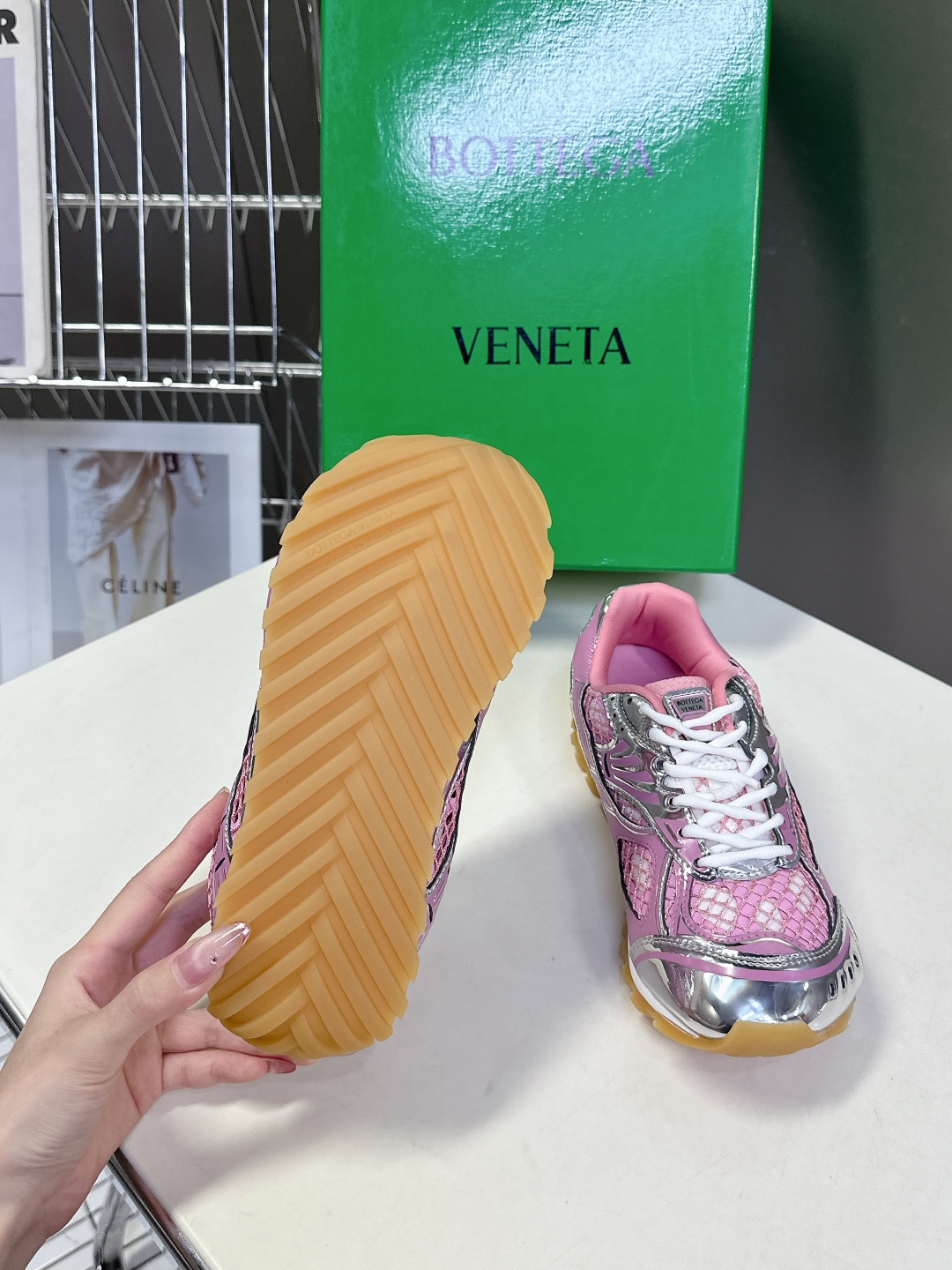  Bottega Veneta Orbit运动鞋 王一博 同款 情侣款老爹鞋
Runner运动鞋，采用轻